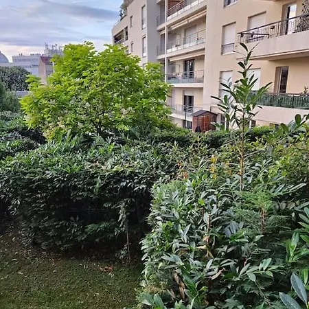 - 2p Avec Balcon Appartement Issy-les-Moulineaux
