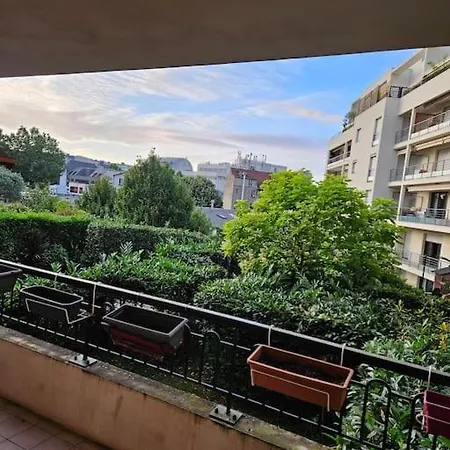 - 2p Avec Balcon * Issy-les-Moulineaux